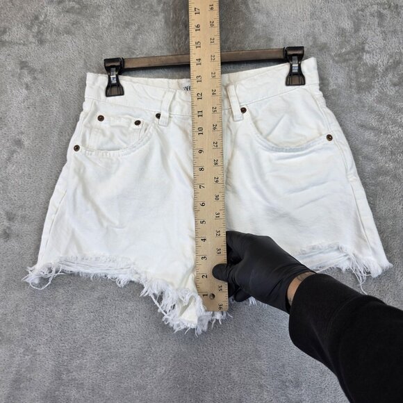 Zara Shorts Womens 6 White High Rise Denim Button Fly Raw Hem Cutoff Cotton - Picture 3 of 10
